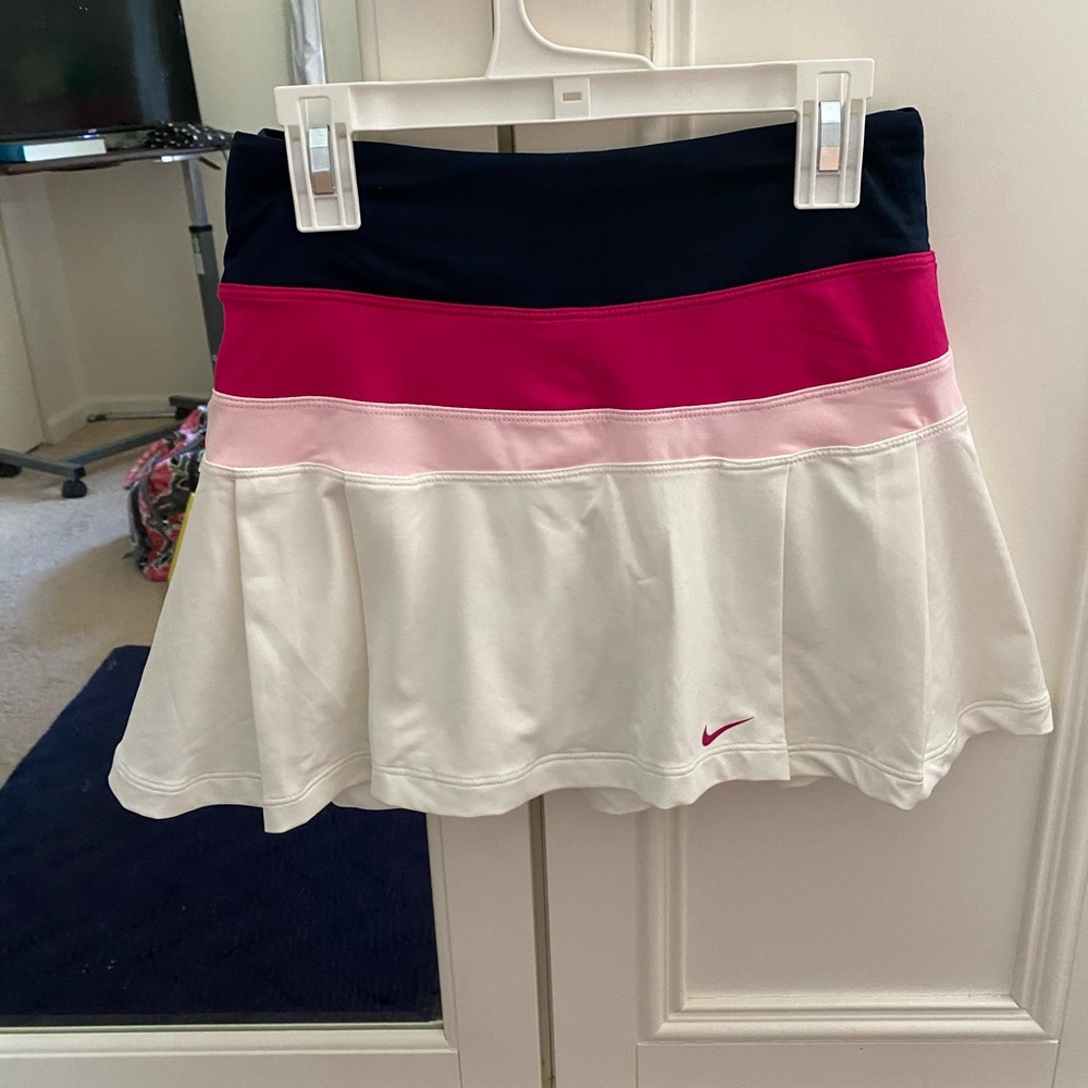 Nike women’s xs color blocked tennis skirt